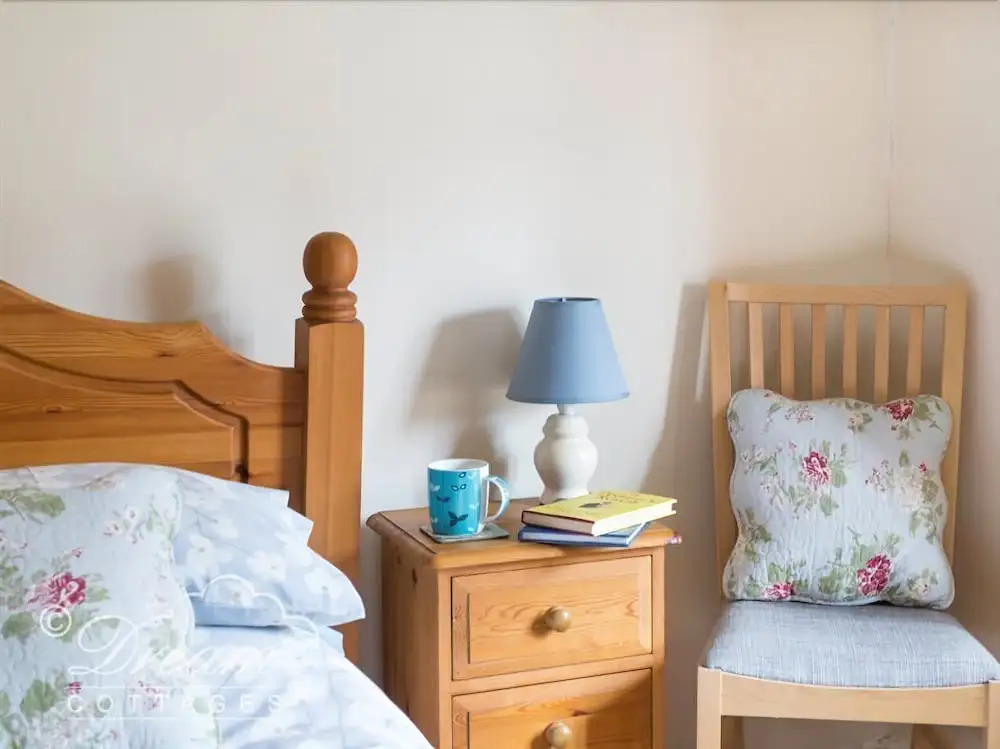 Poppas Cottage, BURTON BRADSTOCK