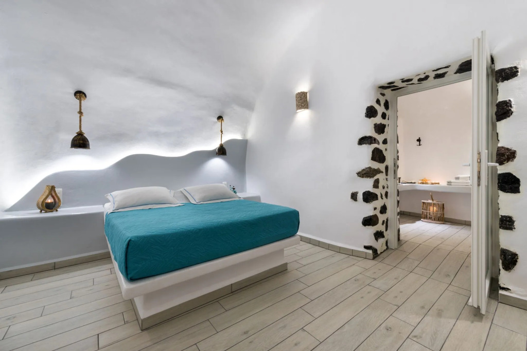 Fira Deep Blue Suites