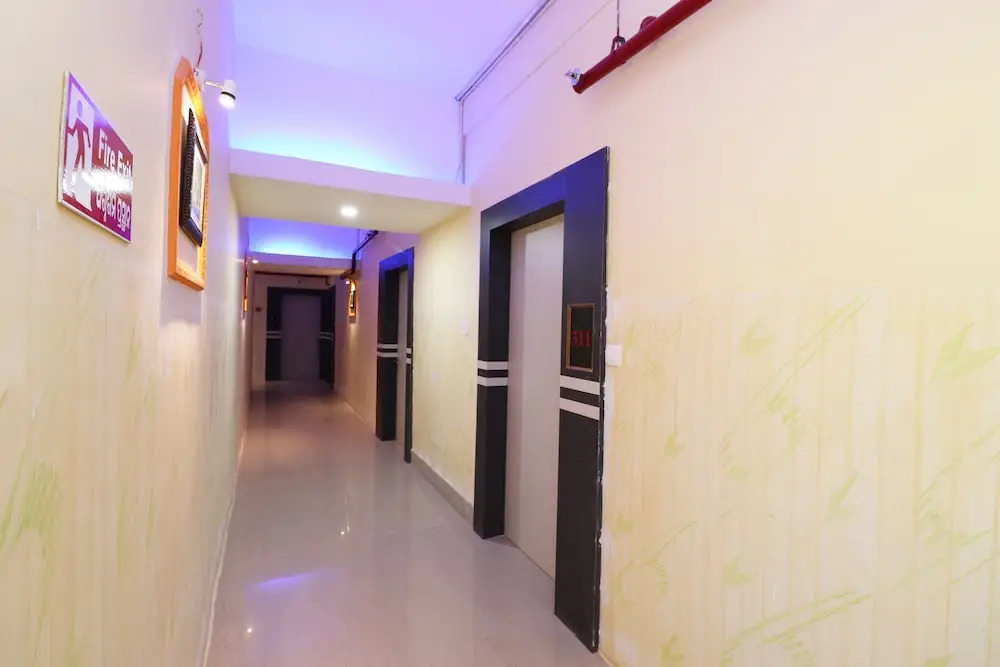 Capital O 30565 Pabitra Royal Regency