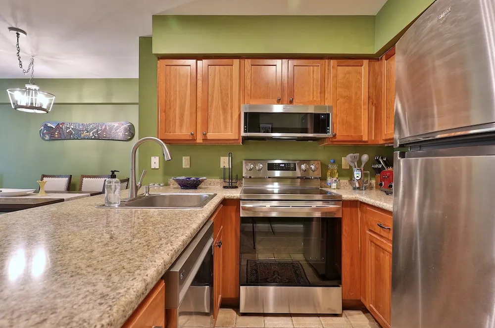The Pico Escape: 3br/2ba Ski On/ski Off At Pico Mountain. Close To Killington. 3 Bedroom Condo