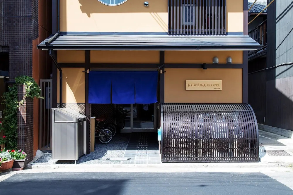 Matsuishi Shijo Karasuma Hostel