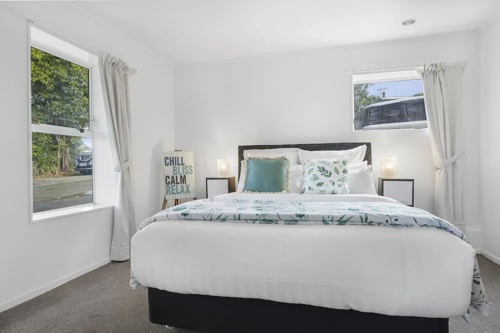 Bright 3-Bedroom Unit - WiFi & Parking