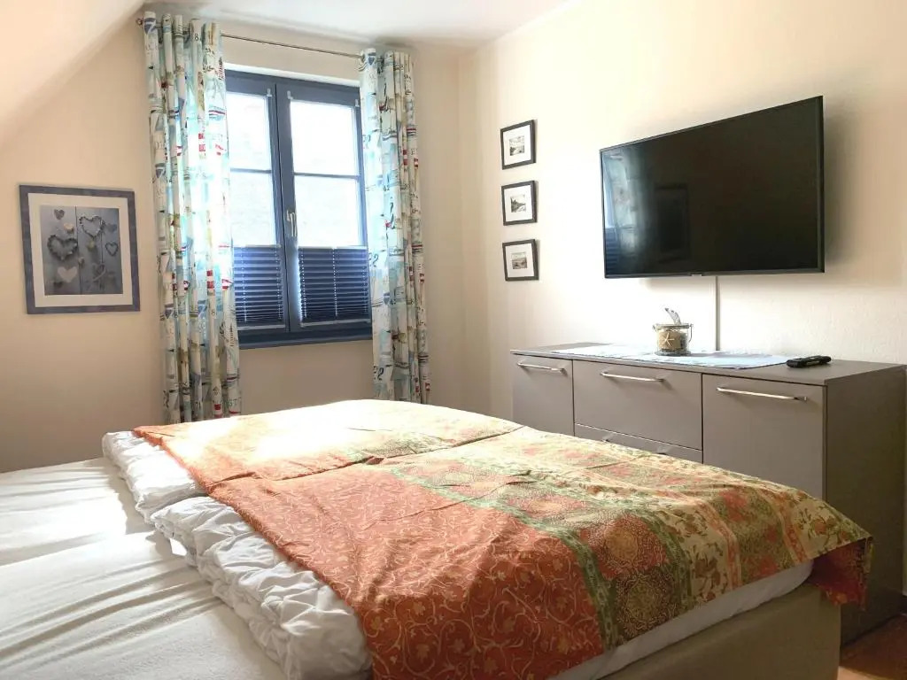 Neue Reihe 43 Villa Regulus OG