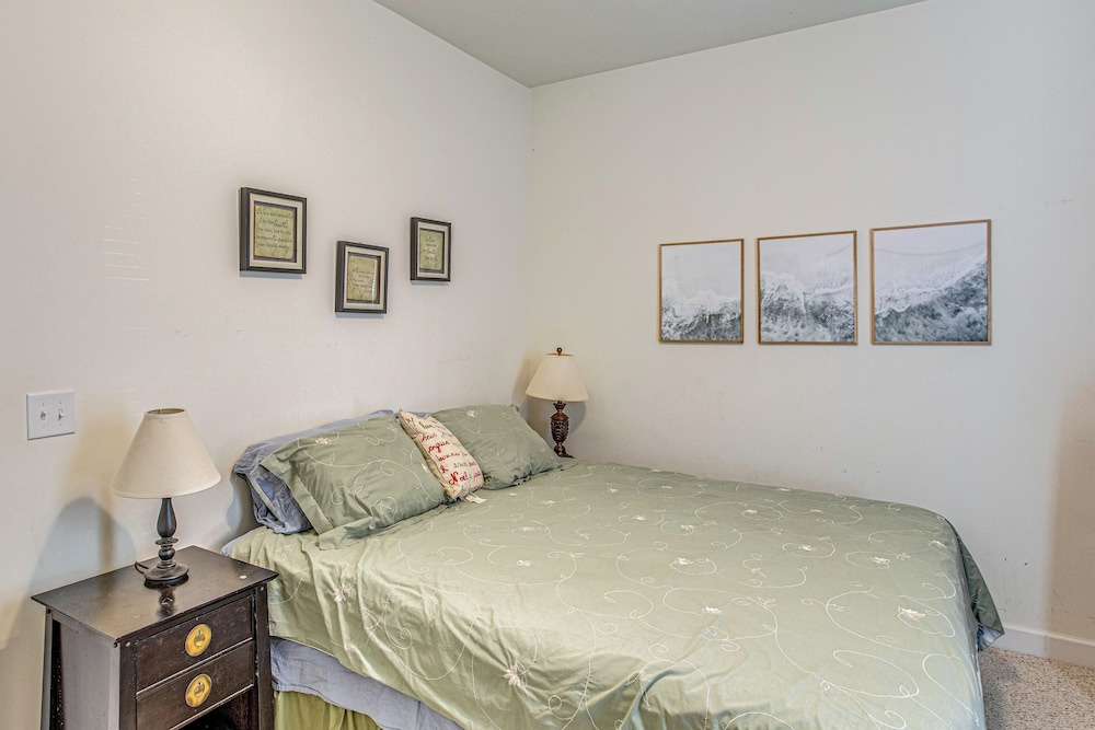 Pool Access & Pond Views: Longs Home Near Golf!