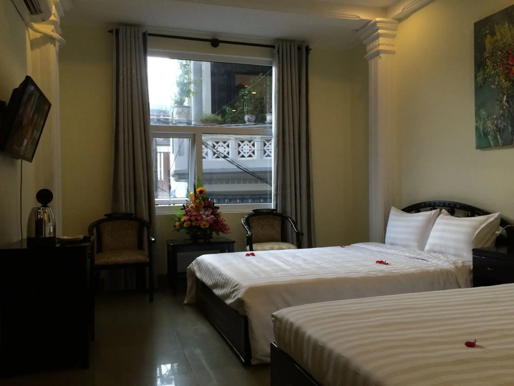 Jade Hotel