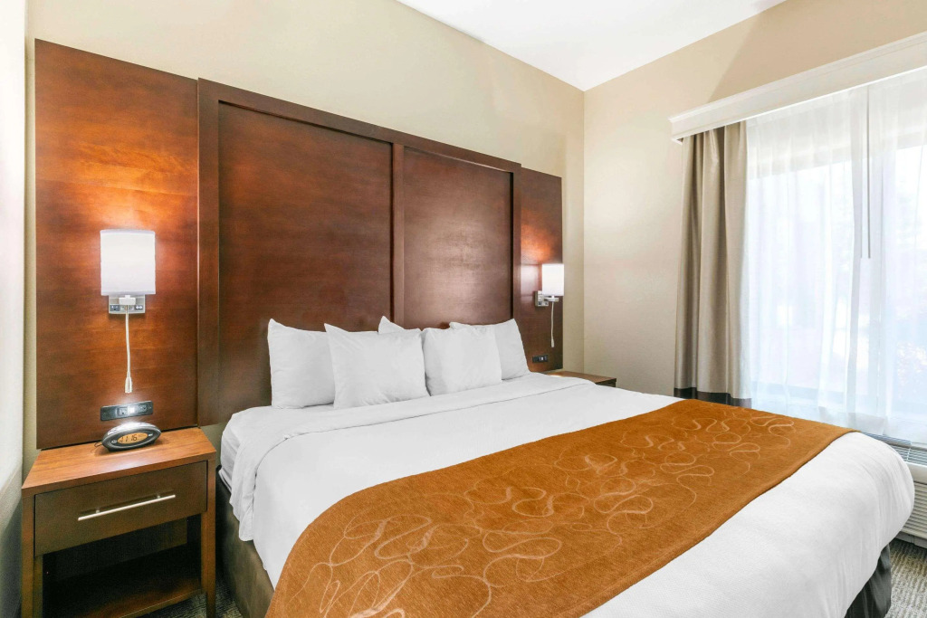 Comfort Suites Hopkinsville near Fort Campbell