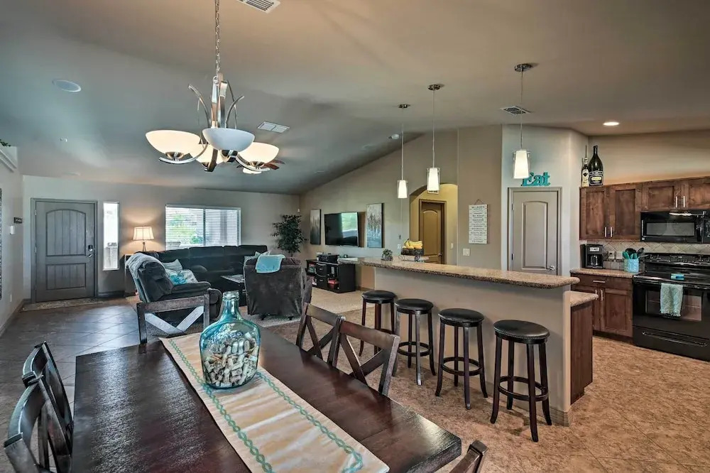 Pool, Hot Tub & Lake Views: Lake Havasu Home!