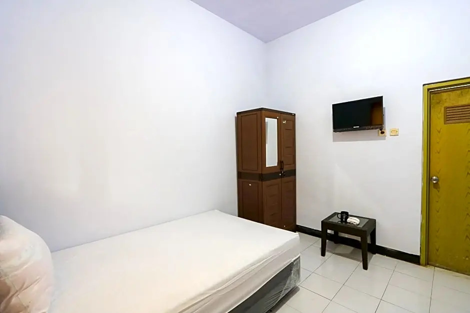 OYO Life 2724 Wisma Wijaya