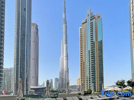 bnbme | Luxury Apt | Pool w/ Burj Khalifa Views