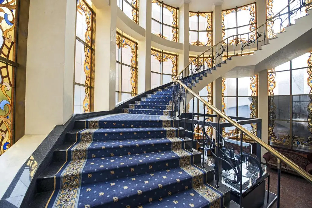 Готель Дніпро Dnipro Hotel