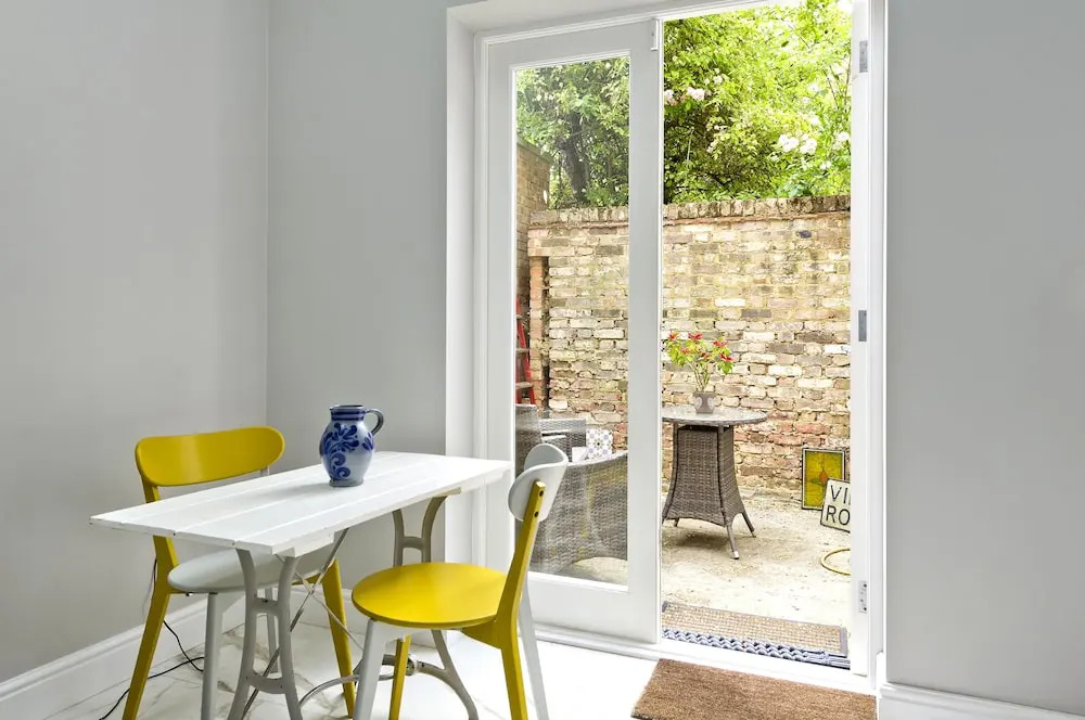 Charming Home With Patio Close to Wimbledon Park by Underthedoormat