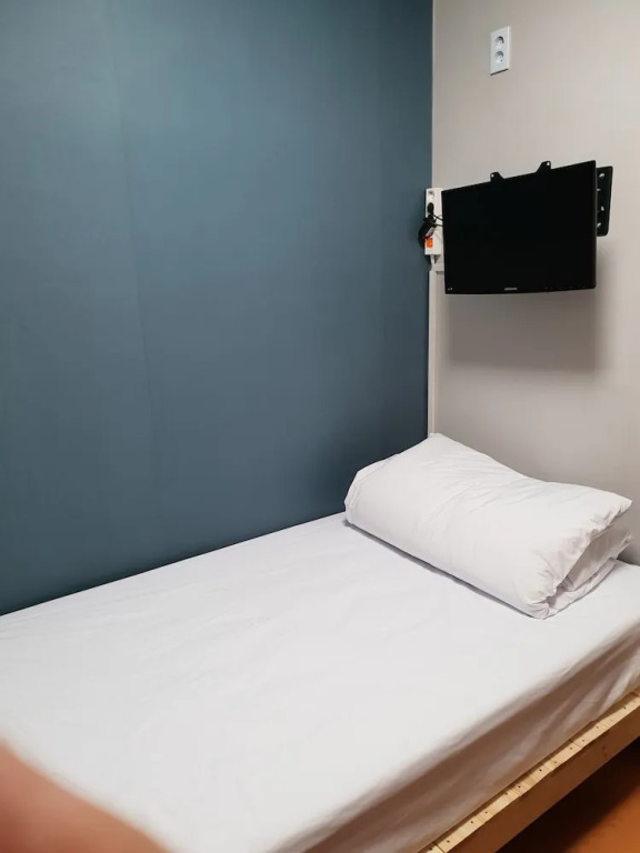 YOUNG STAY - Hostel