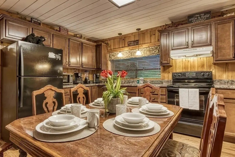 Bearly Rustic 2 Bedroom Cabin