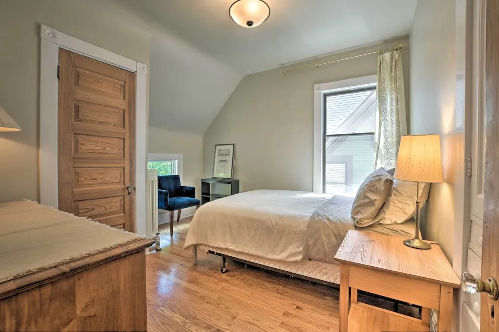 Classic Oak Park Home, 11 Mi to Downtown Chicago!