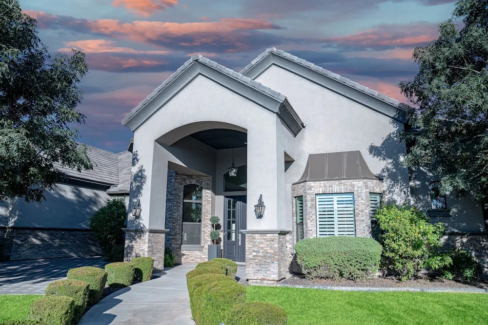 104th Mesa 5 Bedroom Home by RedAwning