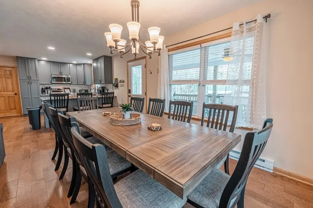 NEW Large Group Summer Getaway W/hot Tub + Game Room!