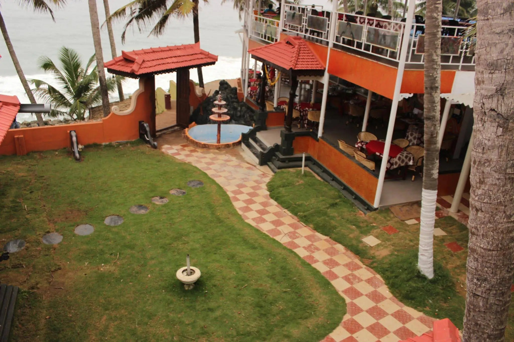 Black Beach Resort
