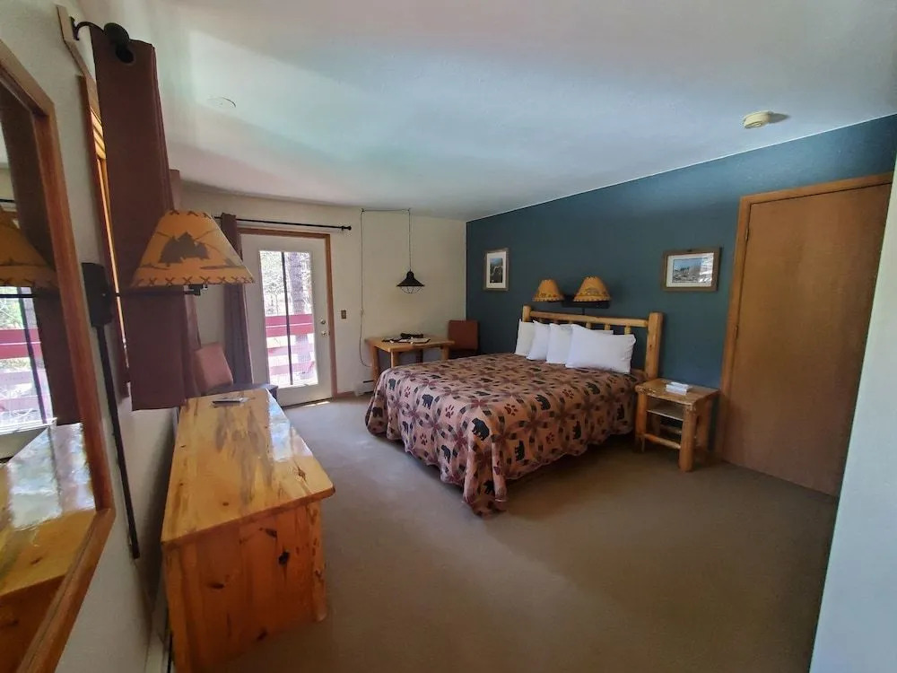 Swiftcurrent Lodge