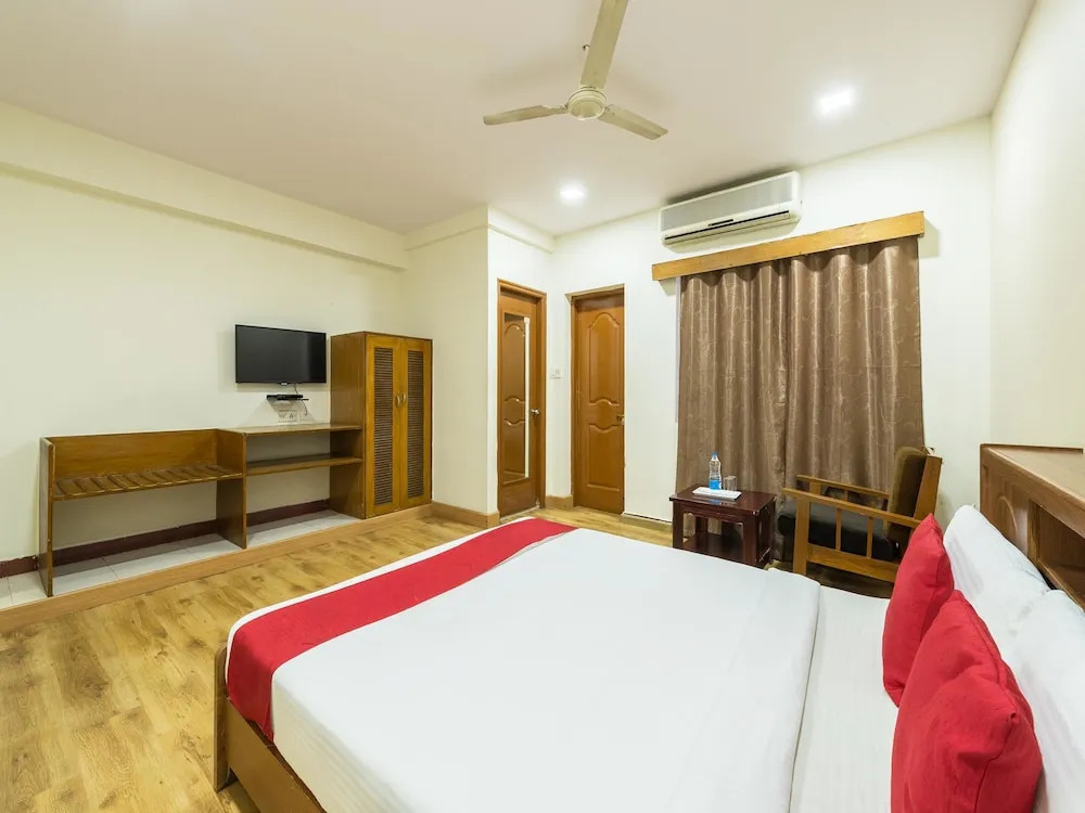 OYO 3722 Hotel StayEasy Majestic
