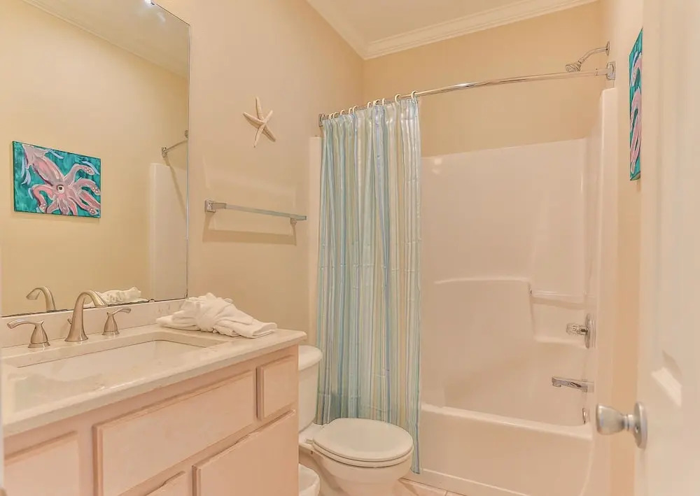 Ocean View Abode Luxurious 4bd, Walk to Beach!