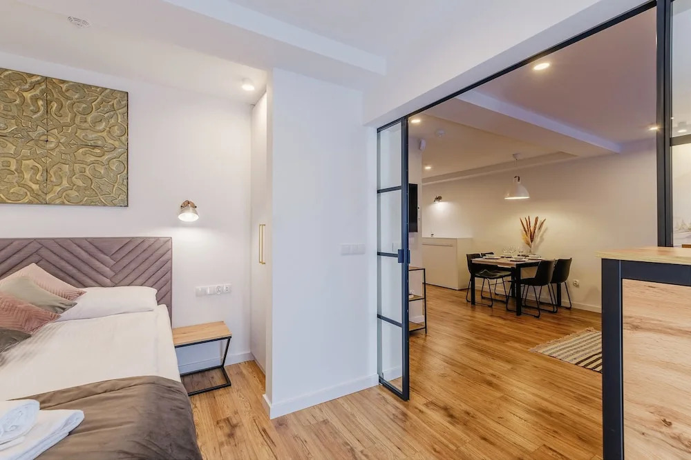 REZYDENCJA ORNAK 5 - stylowe apartamenty z balkonami i jacuzzi, 5 min pieszo do Krupówek, IZBY PODHALAŃSKIE