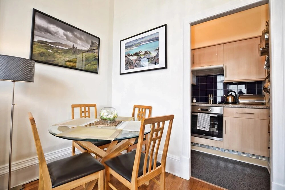2 Bedroom Flat in Central Edinburgh