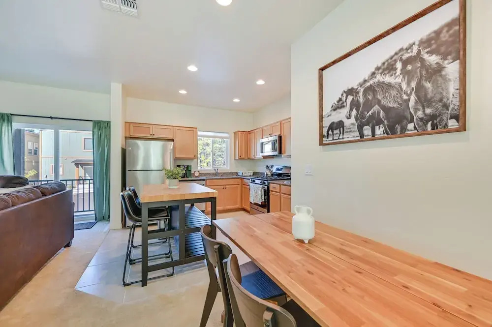 2 Mi to Dtwn Flagstaff: Home w/ Balcony!