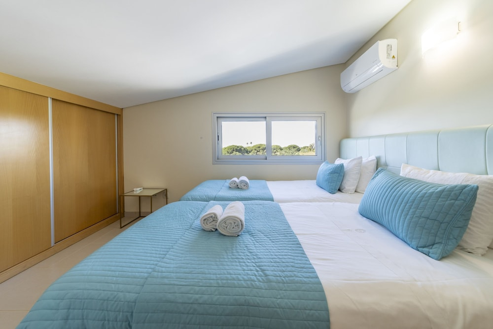 Maria in Albufeira With 6 Bedrooms and 5 Bathrooms