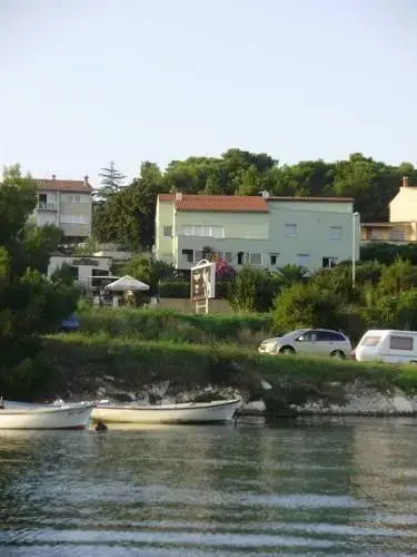 Apartments Karmen Pula