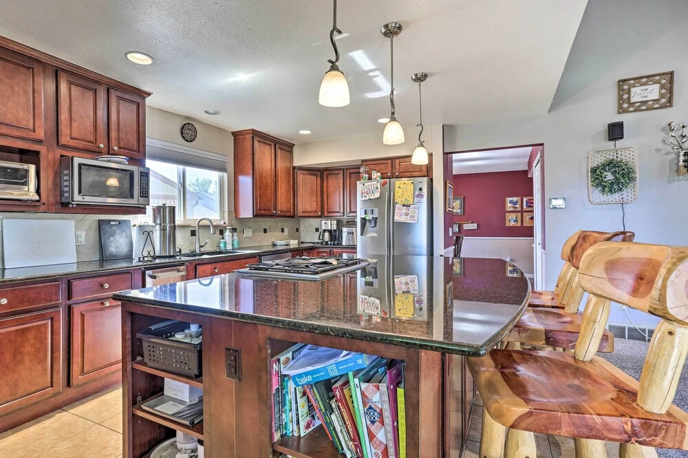 12 Mi to Dtwn Denver: Littleton Family Home!