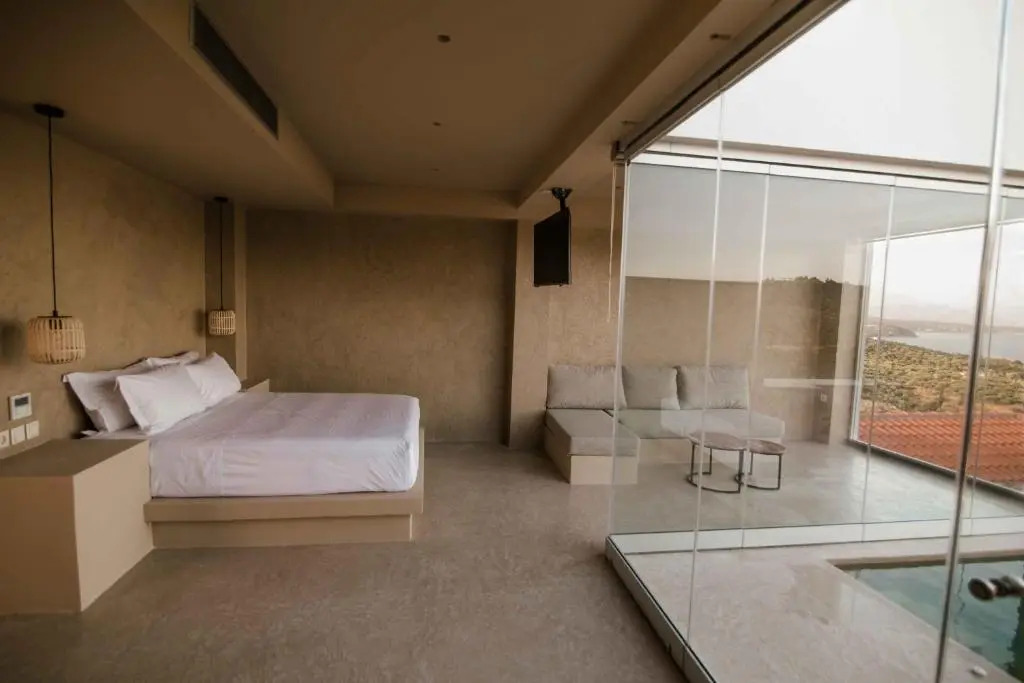 Mani Luxury Suites and Studios in Gytheio with Private Pools