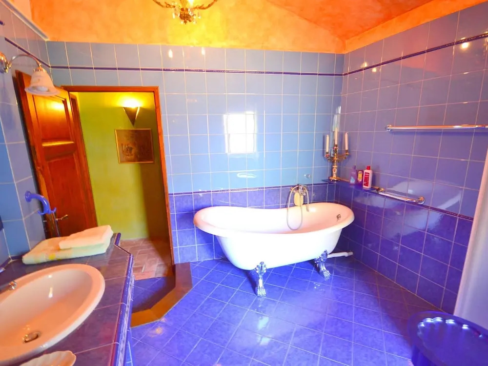 Charming Mansion in Casoli di Camaiore Near Forest