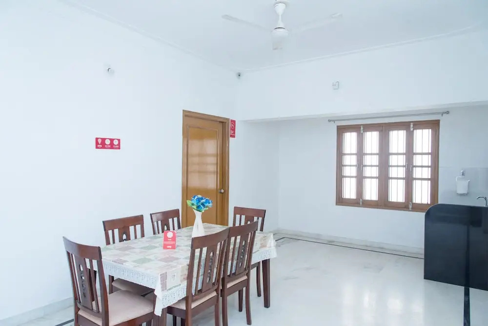 OYO 11064 Home Elegant 3BHK Villa Near Hiran Magri