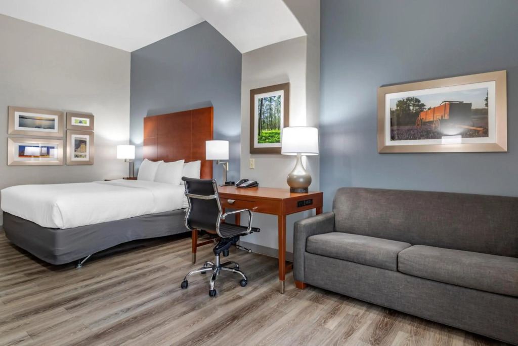 Comfort Inn & Suites Cleveland TX