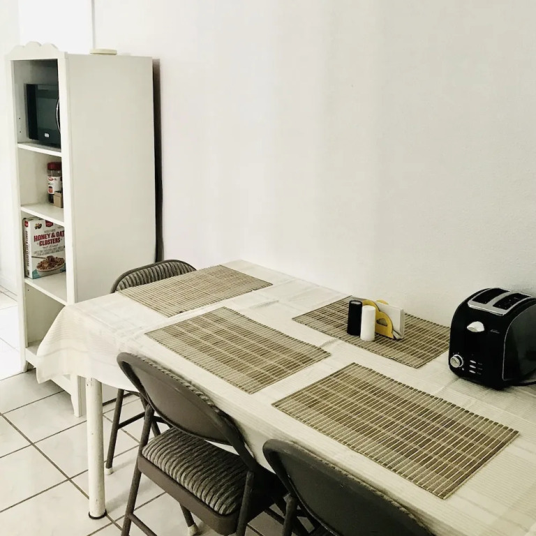 Entire 3 Bedrooms Guest House Close Beach Downtown