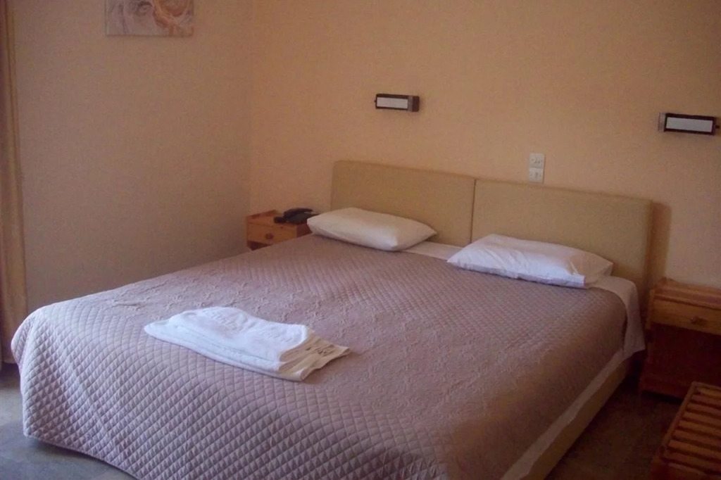 Ionis Hotel
