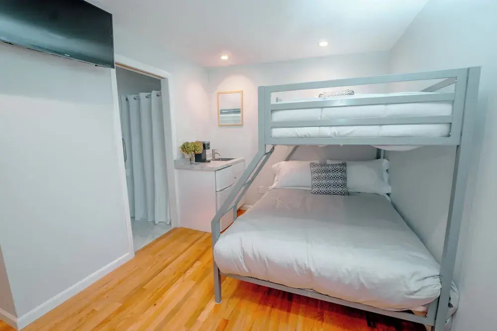 Hampton Bays Hotel On Main