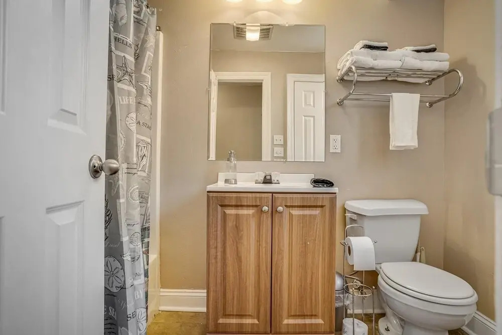 Lasalle - 1D · Centrally Located, Spacious Apt. Great for Groups