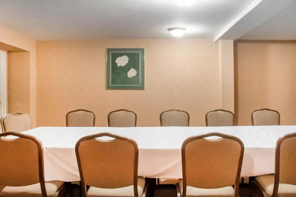 Woodstock Inn and Suites