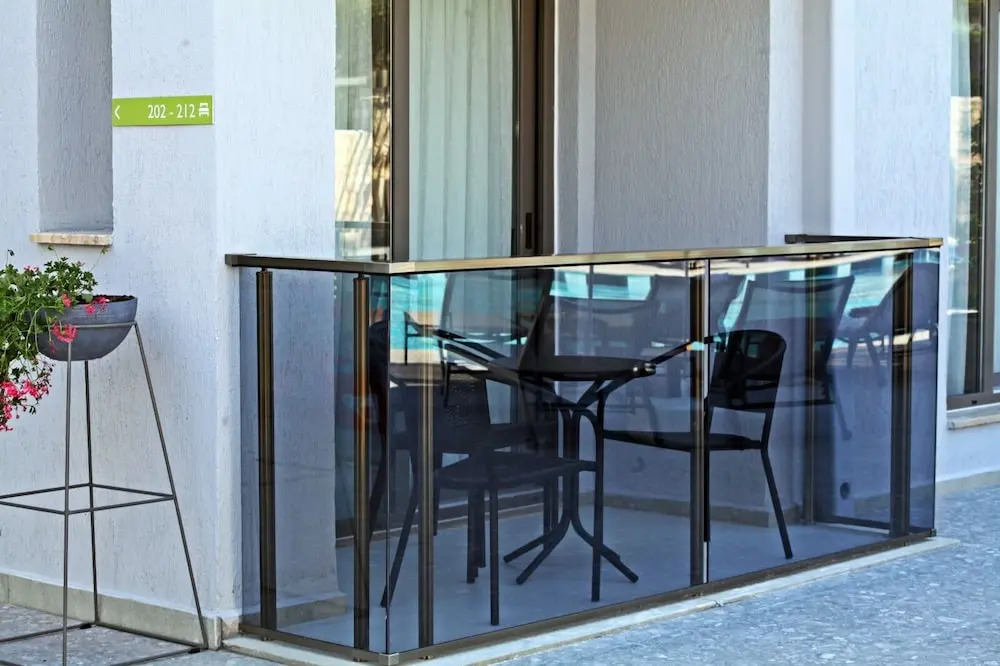 Queen Residence By Important Group Travel