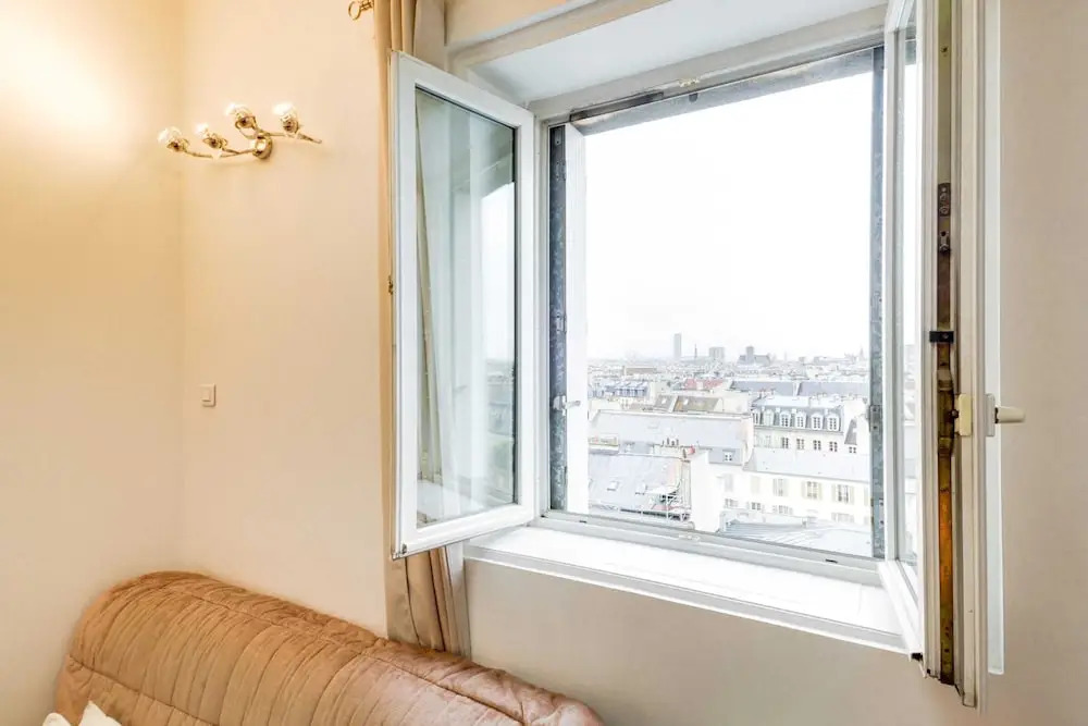 Book-lovers Abode in the 4th Arrondissement