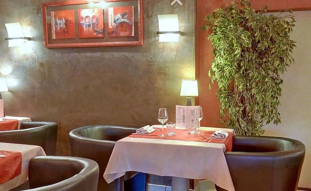 Logis Hôtel de Lile Restaurant La Romantica