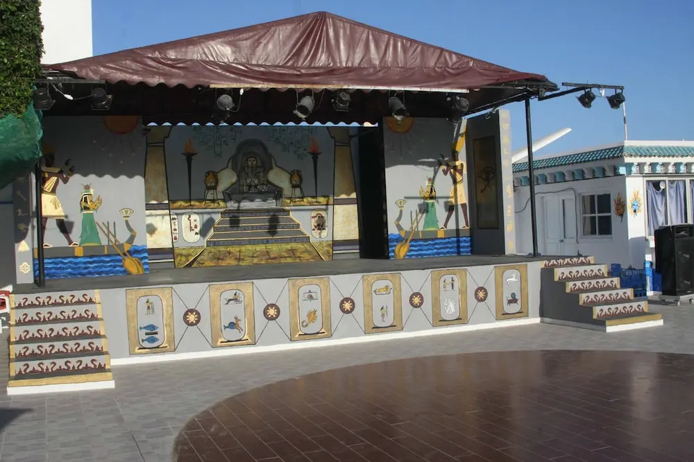 Hotel Les Pyramides