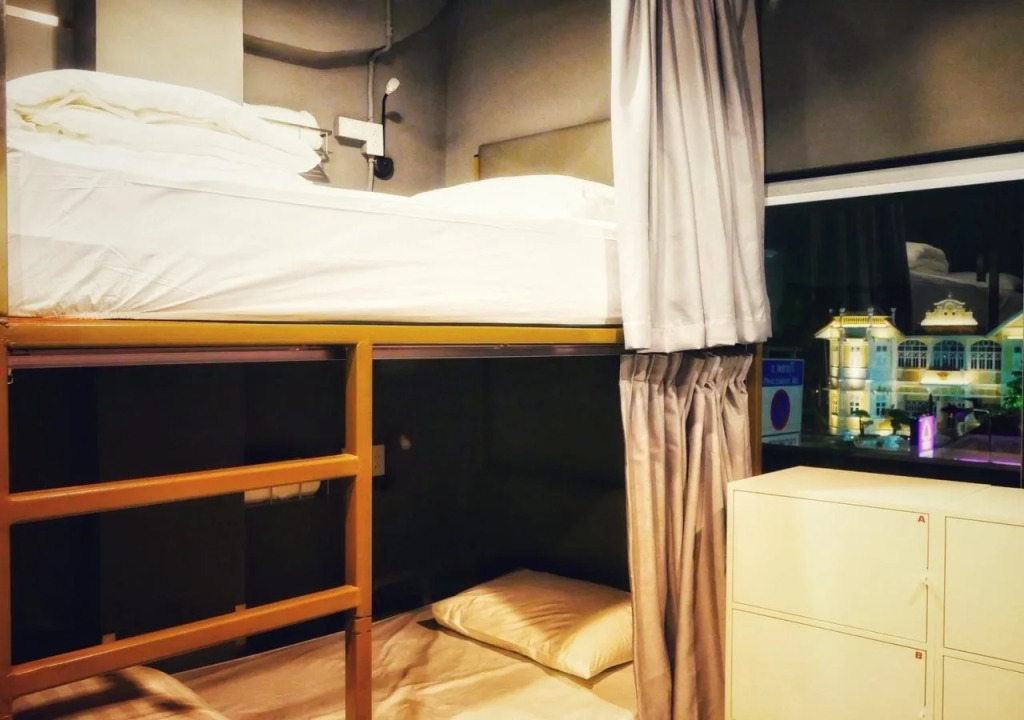 Forrest Bangkok Hotel - Hostel