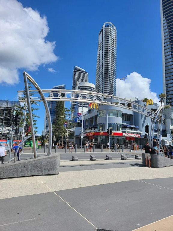 3 Bedroom Surfers Paradise Apartment