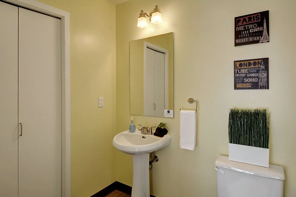 Belltown Court Loft Penthouse - One Bedroom Apartment with Balcony