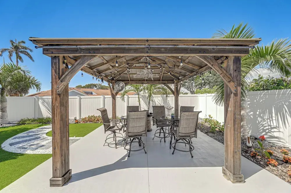 Outdoor Oasis: Marco Island Home Near Beaches