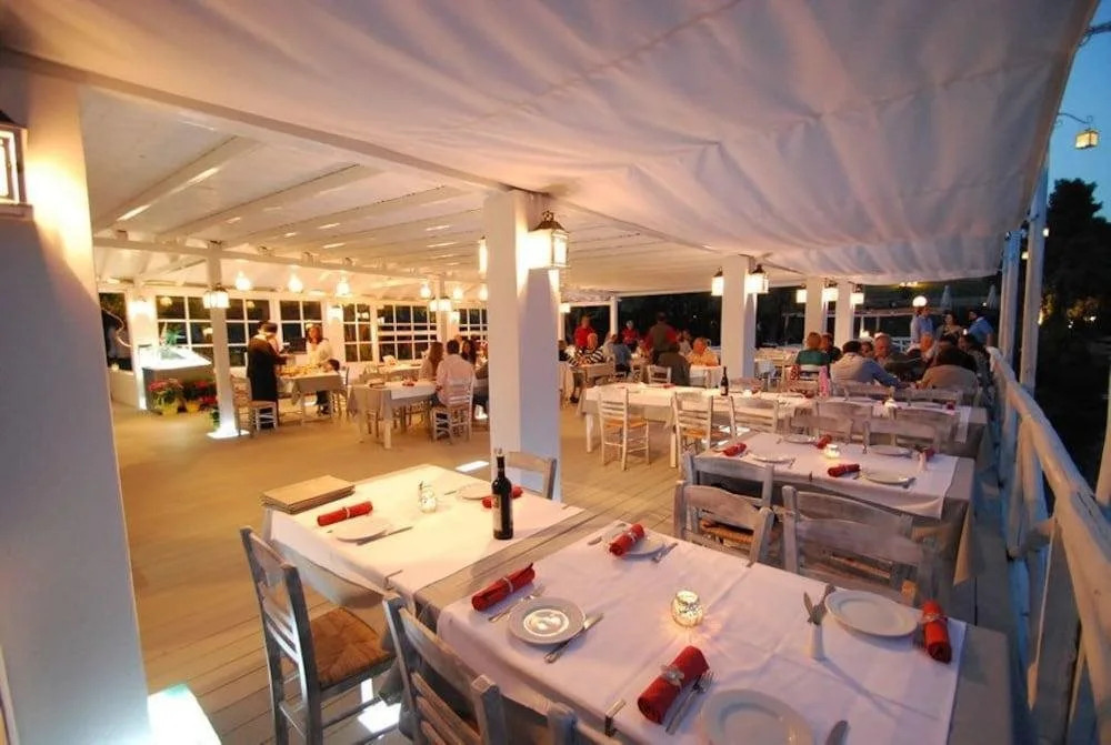 vassilias beach hotel