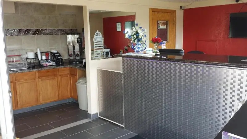 Great Lakes Inn & Suites