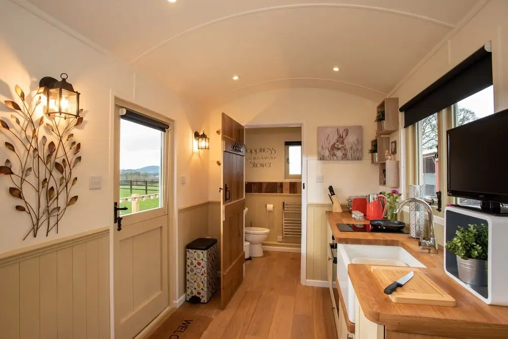 Hillside View Shepherds Hut - Ockeridge Rural Retreats